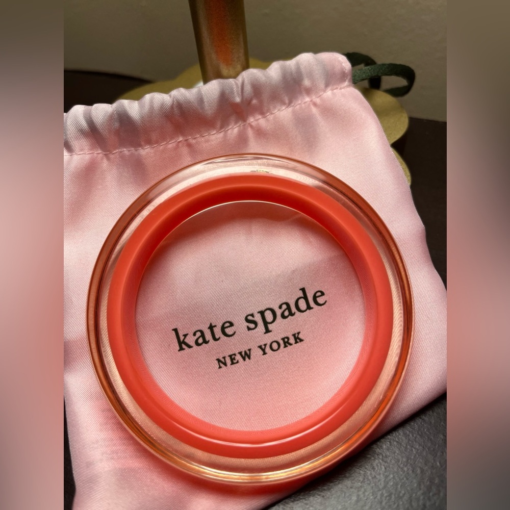 Kate Spade Logo Coral Lucite Bangle Bracelet Like New - Picture 7 of 7